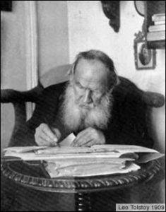 Tolstoj alla scrivania